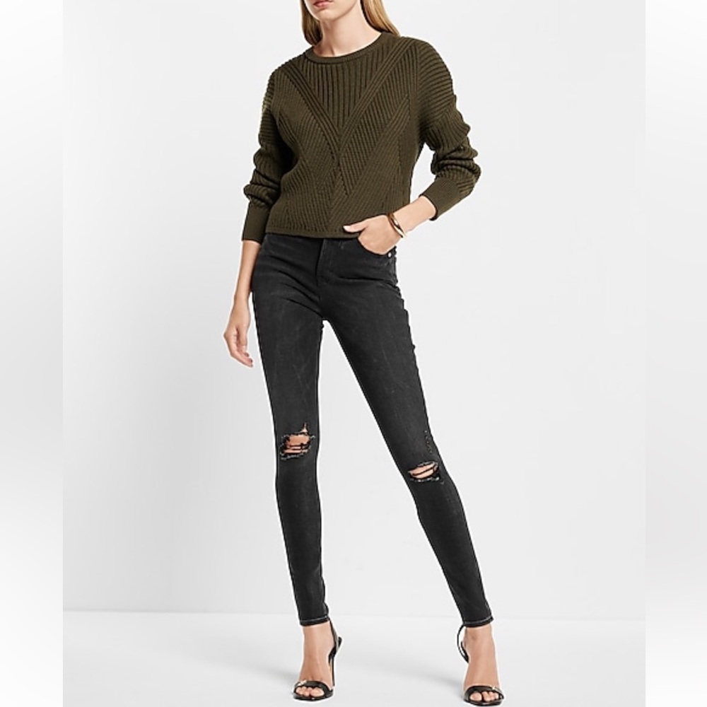 EXPRESS High waisted women’s ribbed jeans. Size 4R. Rarely worn